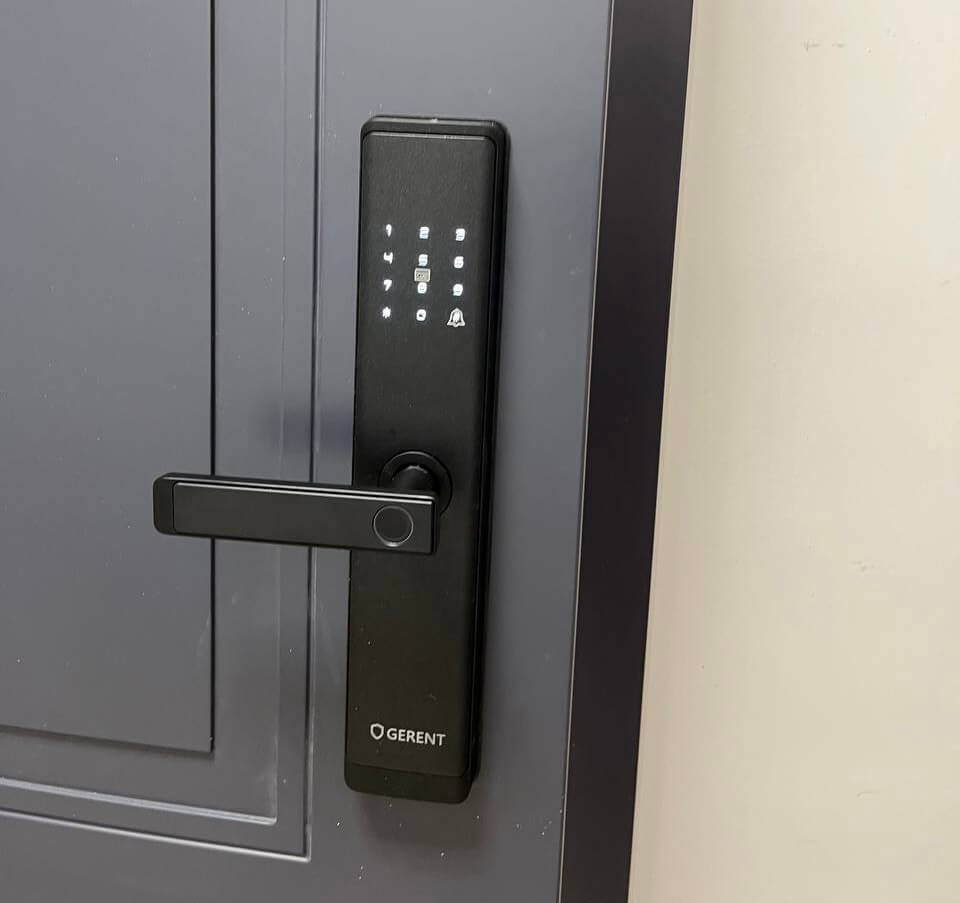 Установленный умный замок gerent v10 в Саратове